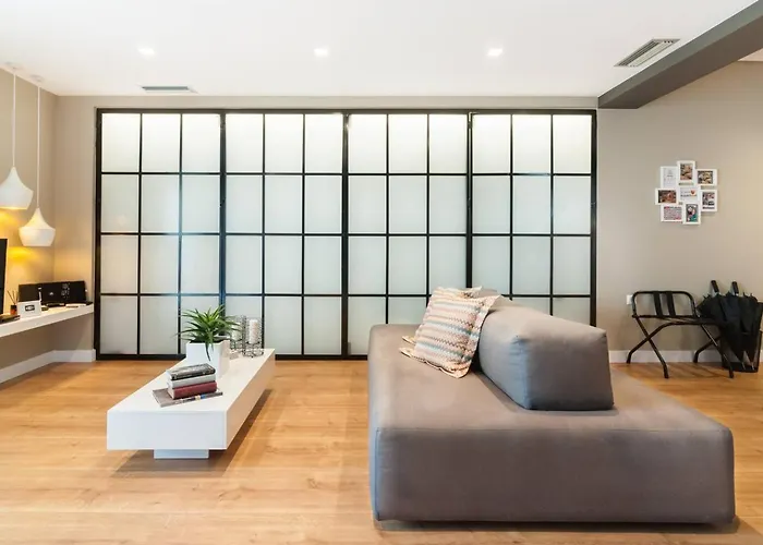 Ma Maison No2 Luxury Suite, Parking, 200Mbps,Metro